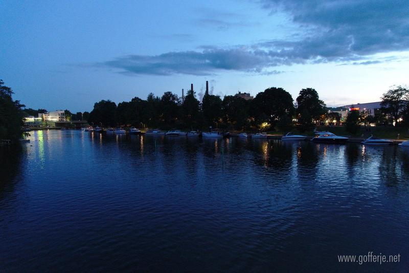 Lepänkorvan puisto and the channel bank